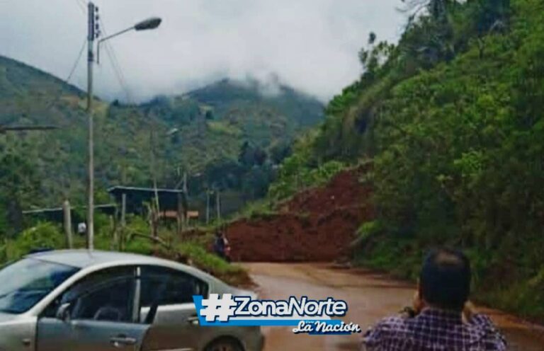 Derrumbes mantienen obstruidos vías hacia montaña alta