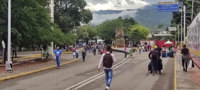Frontera concurrida este 27A