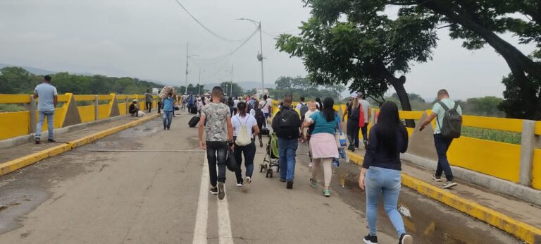 Así luce este 28A el puente Simón Bolívar
