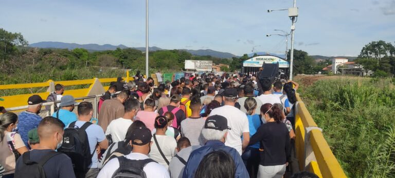 Bernal confirmó plan piloto por el puente Simón Bolívar para el paso de vehículos