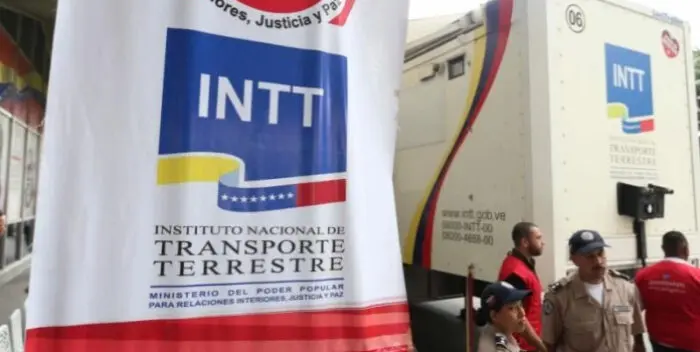 Denuncian dificultad para registrar título de un carro en el INTT