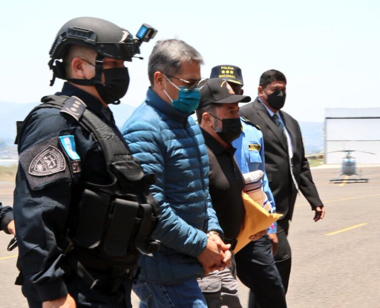 El expresidente hondureño Juan Orlando Hernández es extraditado a Estados Unidos