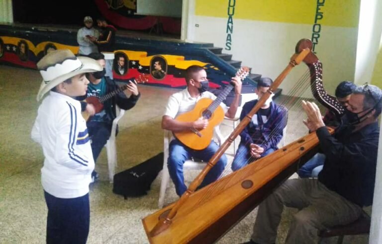 Un corazón musical late en Junín