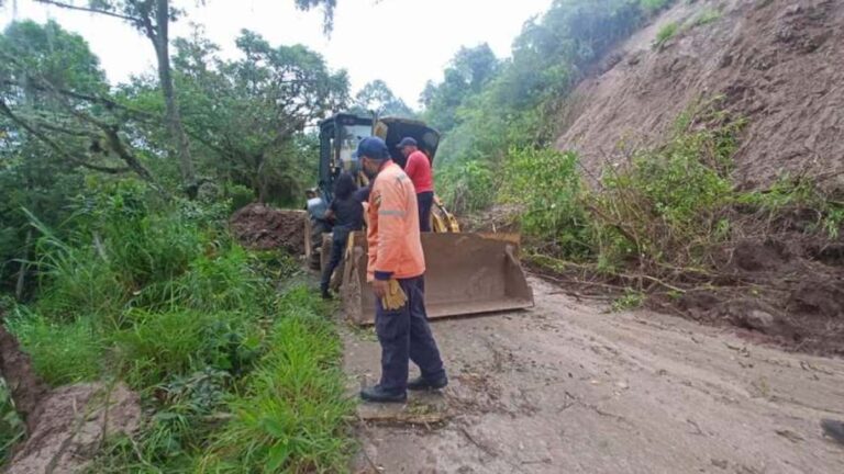 Desbordamiento del río Montalbán provoca inundaciones y derrumbes en Mérida