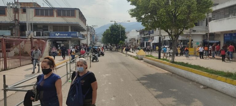 Sábado de cédula impar por el puente Simón Bolívar