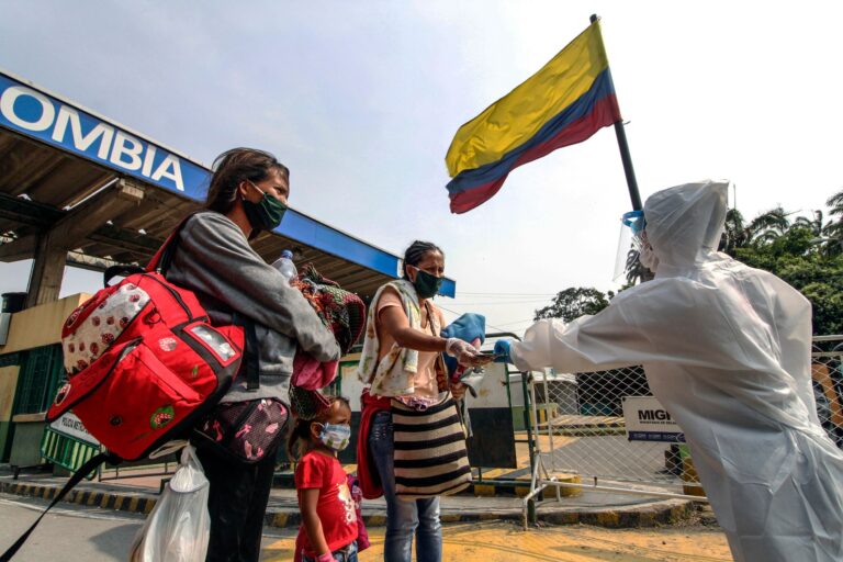 Senadores de EE.UU. piden prolongar  amparo migratorio para Venezuela