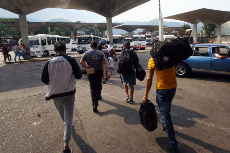Muchos apagones y pocos viajeros en el Terminal de La Concordia