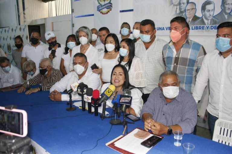 Planchas adecas muestran los dientes