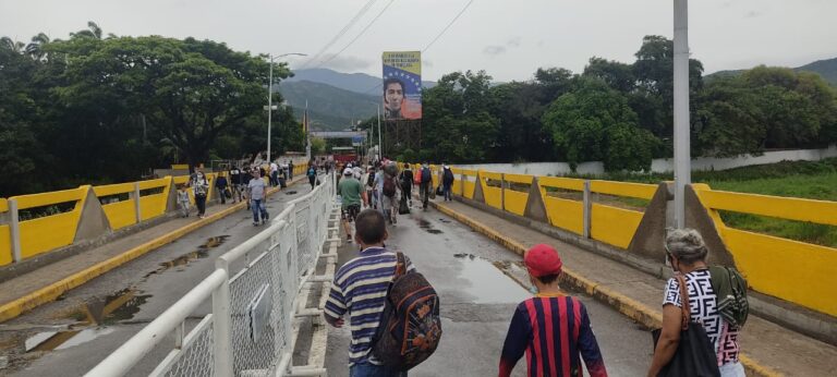 Dólar en descenso y un puente concurrido caracterizaron la Semana Mayor en la frontera