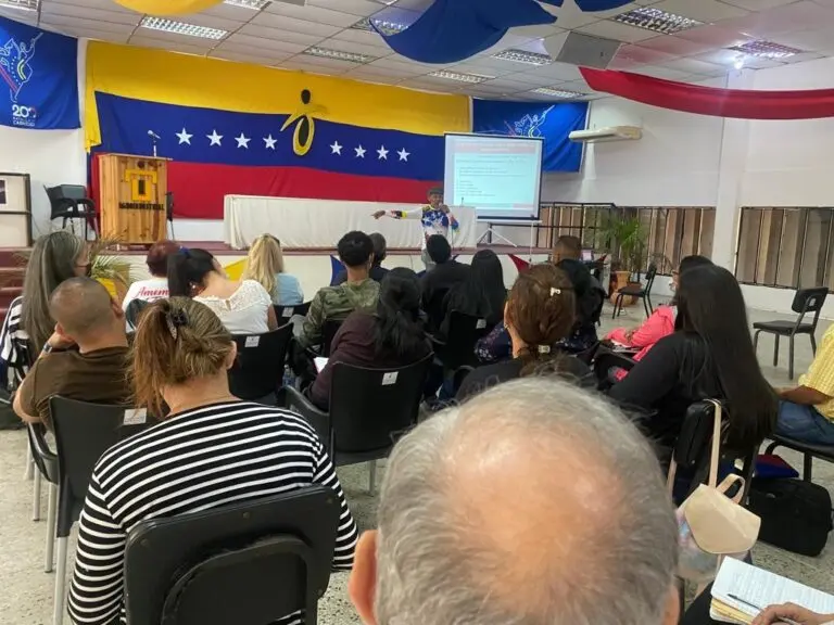 Directores de Política participaron en taller de formación