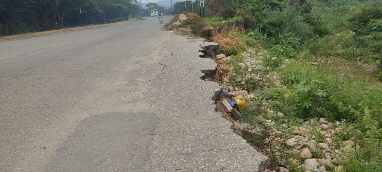 Peligro en la vía que conecta a El Palotal con San Antonio