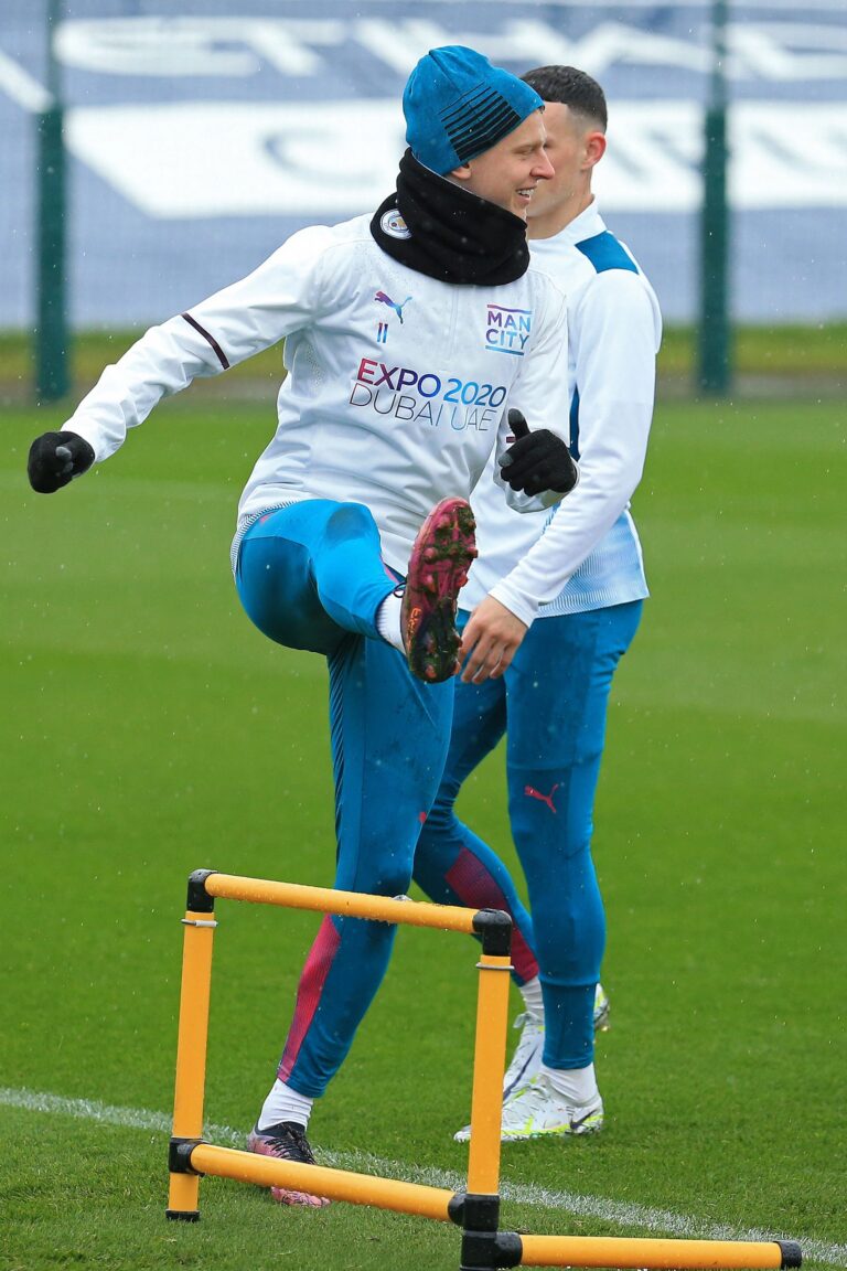 Liverpool casi en semifinales, Manchester City en peligro