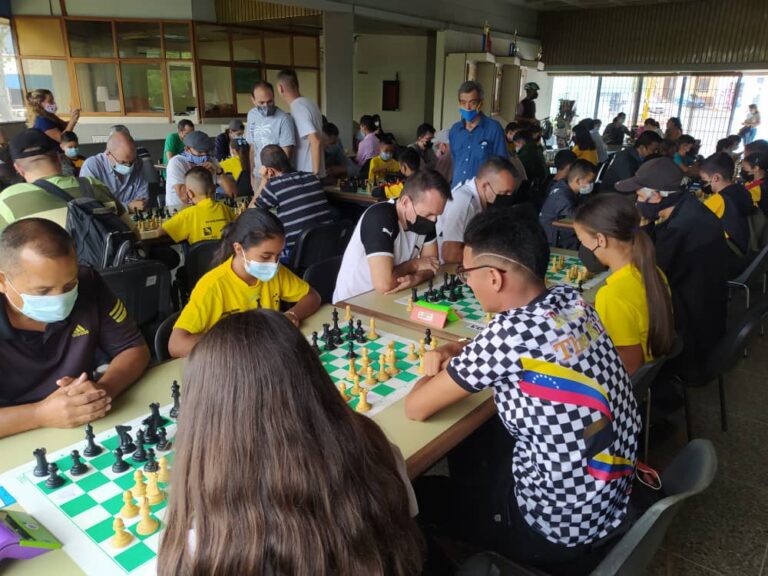 Anthony Cubides y Santiago Ortega, campeones en Festival de Ajedrez