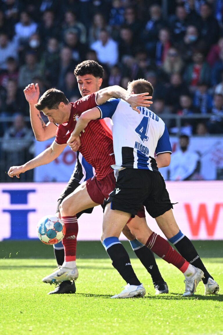 Bayern derrota al Bielefeld y se coloca cerca del título