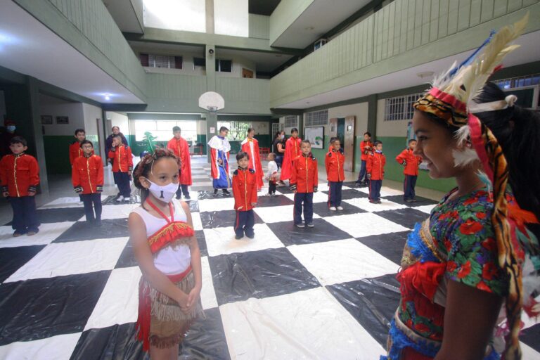 Talento del ajedrez sobre el tablero en Festival Viviente del deporte ciencia