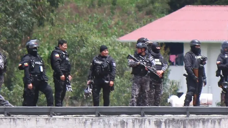 Enfrentamiento en cárcel de Ecuador deja al menos 20 muertos