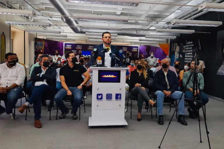 “Debemos hacer una consulta  popular abierta a todos los partidos”