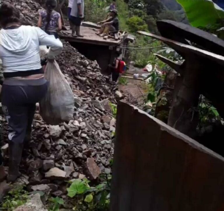 Se desbordaron las quebradas en la aldea El Tesoro
