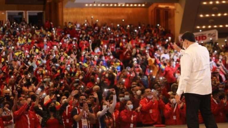 Presidente Maduro sigue al frente del PSUV