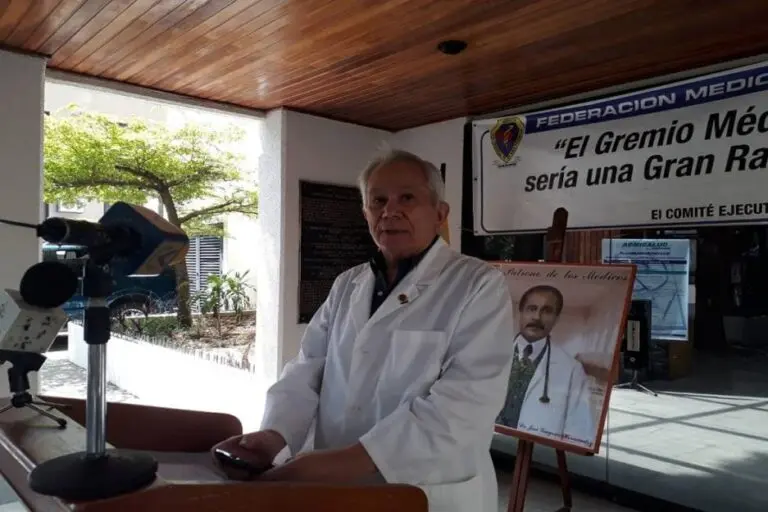 Médicos piden al Ejecutivo sueldo de 1.500 dólares