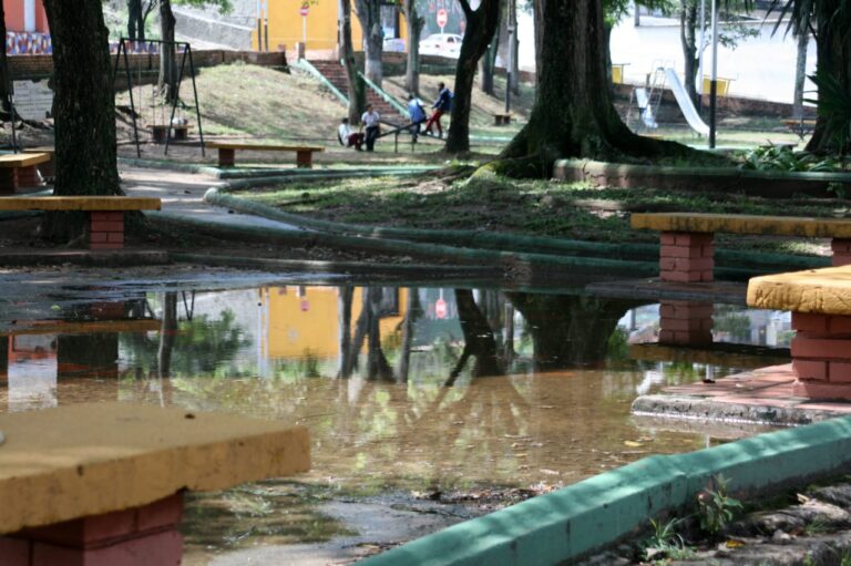 La inseguridad y la oscuridad campean en la plaza Sanmiguel