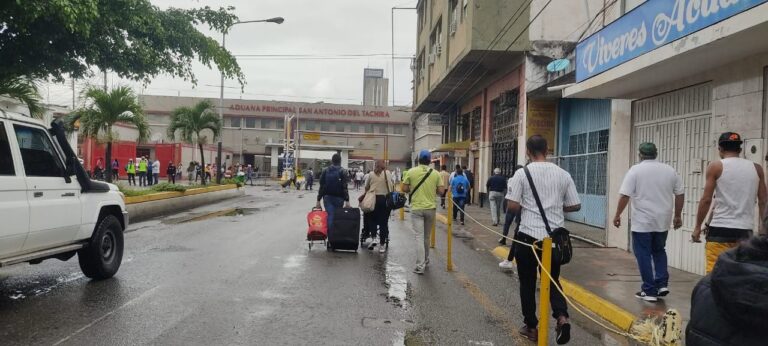 Martes lluvioso y de cédula impar por los puentes internacionales
