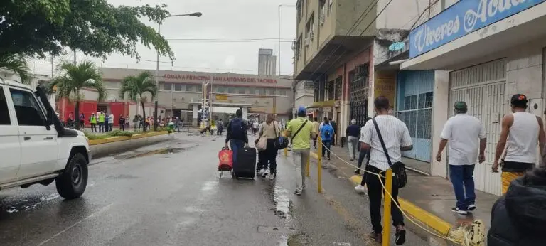 Martes lluvioso y de cédula impar por los puentes internacionales