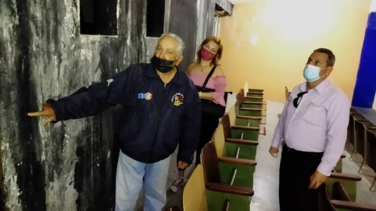 ¡Se cae la Casa de la Cultura  de San Juan de Colón!