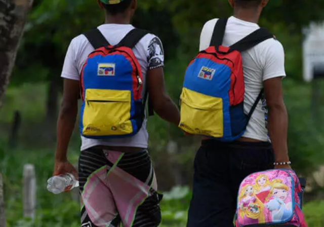 Venezolanos trabajan más horas y reciben menos dinero en Colombia que los nacionales
