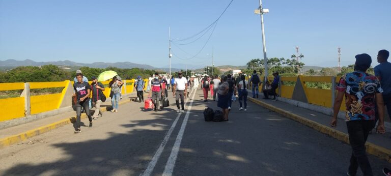 Fluido el paso por el puente Simón Bolívar