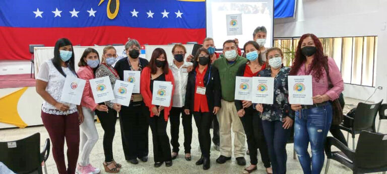 Cerca de tres mil personas atiende Dirección de Educación