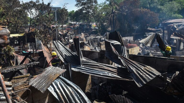 Ocho personas mueren en incendio en barriada de Filipinas