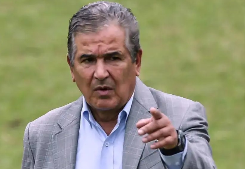 El agarrón del DT Jorge Luis Pinto con periodista colombiano
