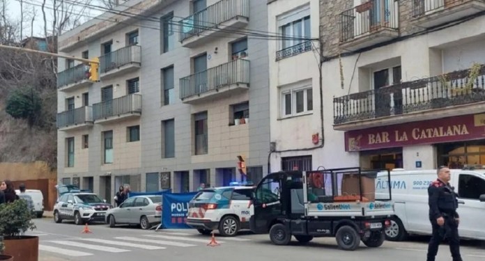 Gemelas de 12 años saltan al vacío desde el tercer piso de su edificio