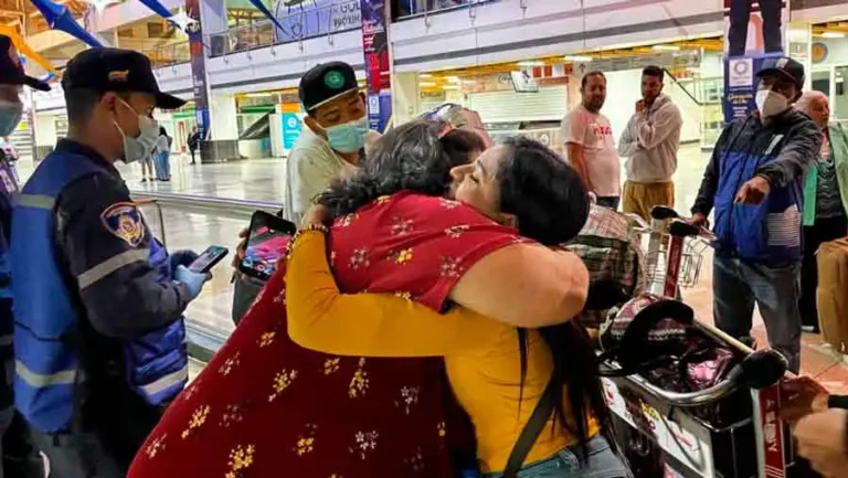 Retornan desde Perú 233 venezolanos