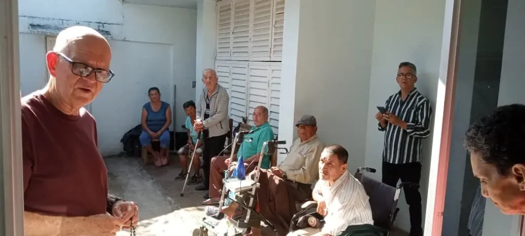 Los abuelos de las casas hogar ya tienen limitado hasta el consumo de café.