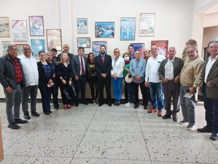 Economistas tachirenses acuerdan la reactivación del gremio seccional, en asamblea efectuada recientemente. (Foto Cortesía)