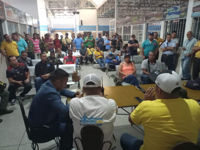 Alcaldía y líneas urbanas de Junín dan solución al paro de transporte