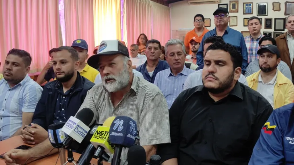 Rueda de prensa de alcaldes opositores del Táchira y dirigentes políticos (Foto: Maryory Bustamante)