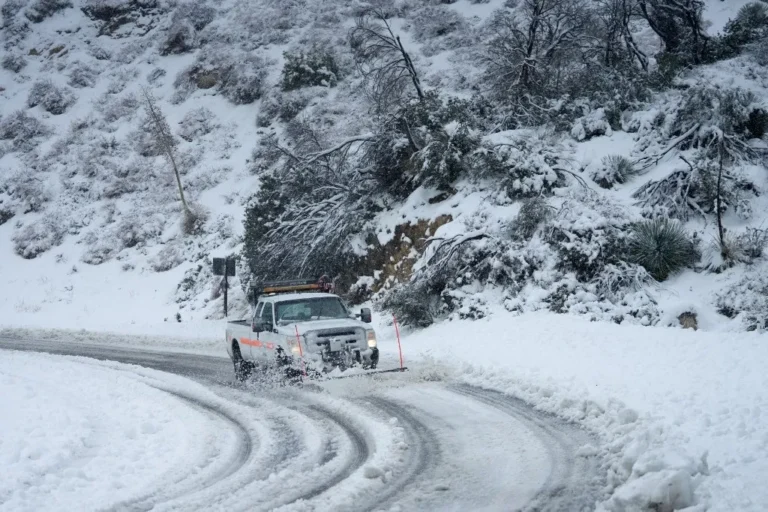 Fuertes nevadas cubren  el sur de California