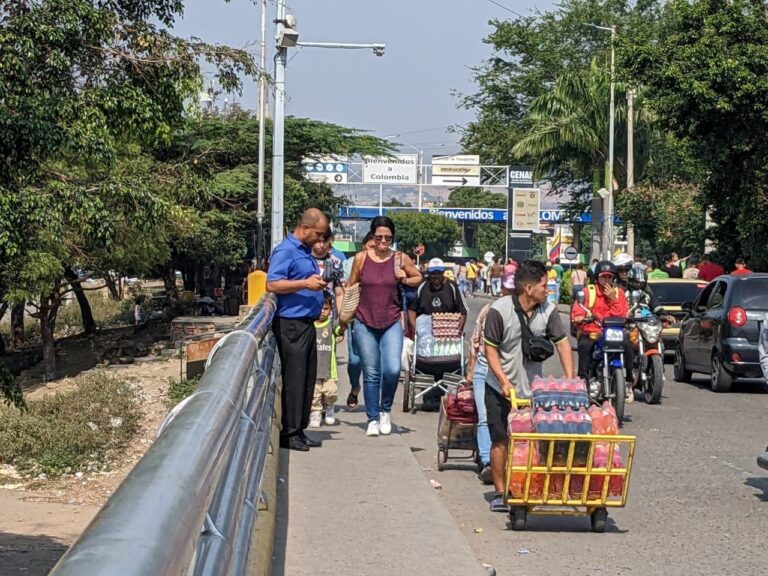 Incierto el futuro de los informales en el puente binacional Simón Bolívar