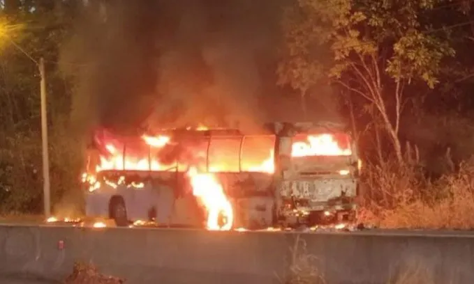 Autobús cargado de migrantes que habían cruzado el Darién se incendió en Panamá