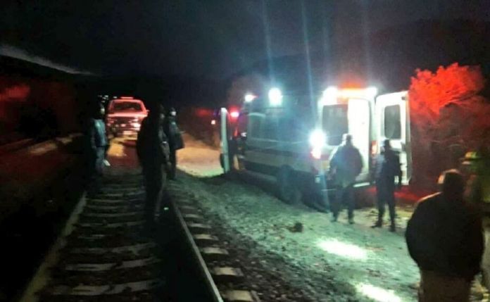 Migrante venezolano pierde una pierna tras caer de un tren en México