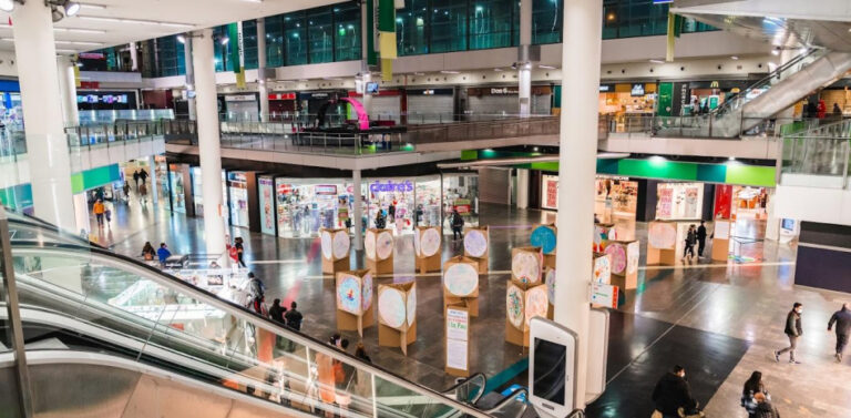 Niña de 11 años fue violada por cinco menores de entre 11 y 16 años en un centro comercial