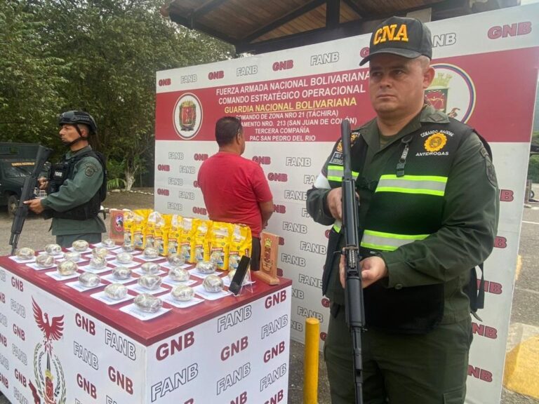 En paquetes de harina de maíz intentó pasar marihuana