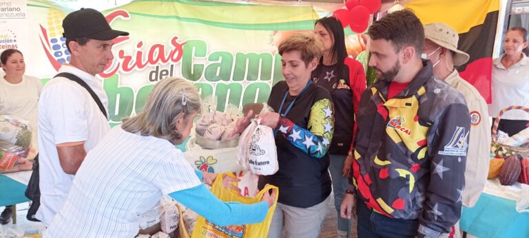 Beneficiadas familias de Seboruco  con 5.43 toneladas de alimentos