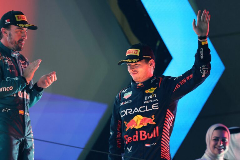 Verstappen triunfa en Baréin