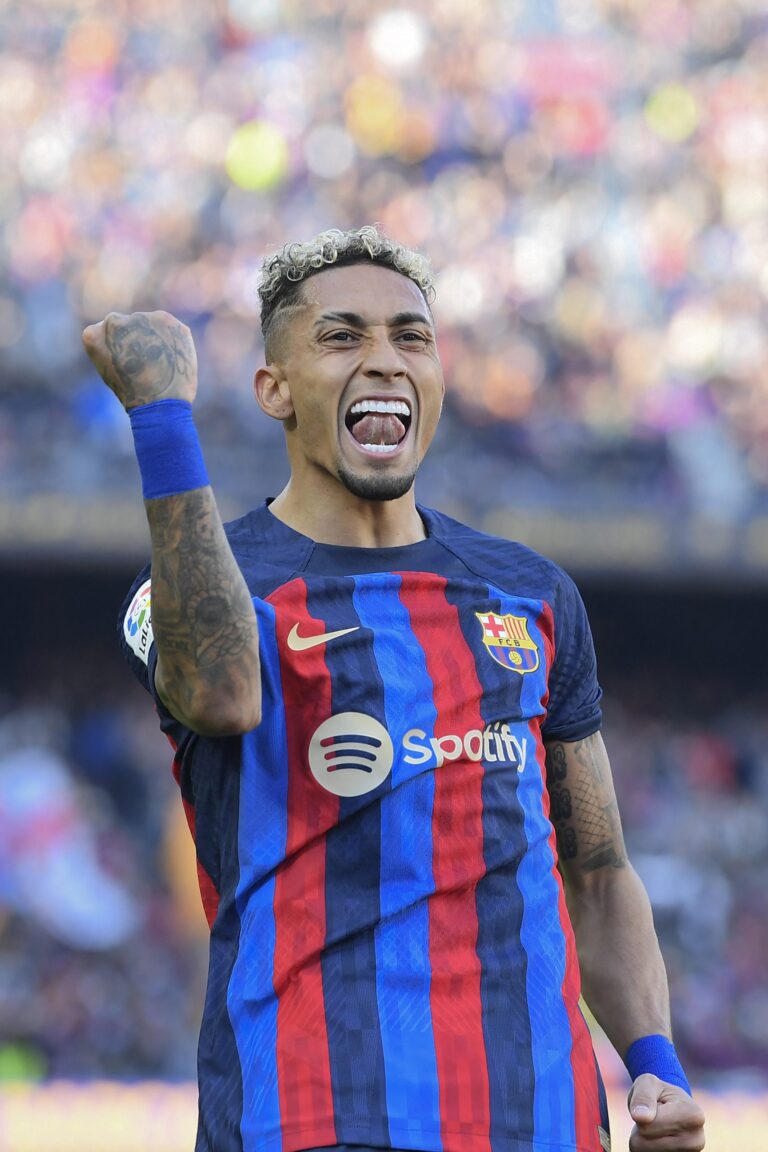 El Barça resiste y gana al Valencia