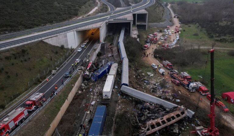 Choque de trenes en Grecia deja al menos 36 muertos