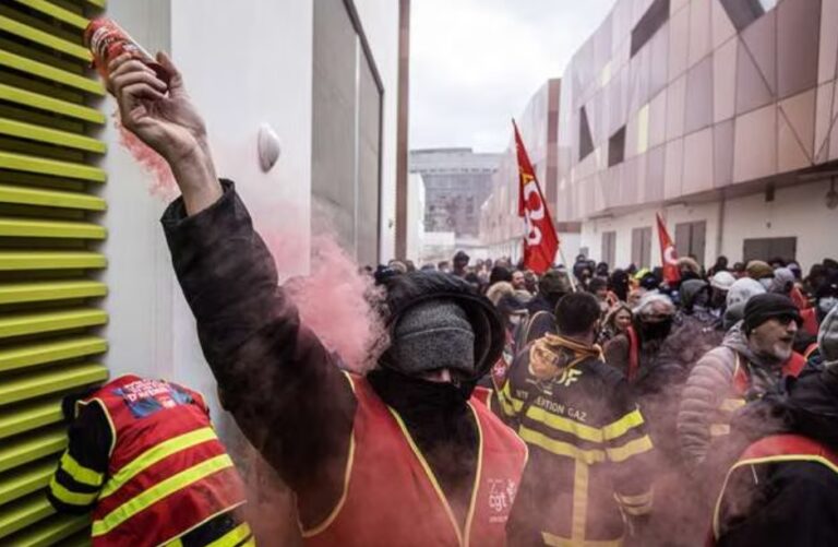 Huelguistas dejan sin electricidad construcción de la Villa Olímpica